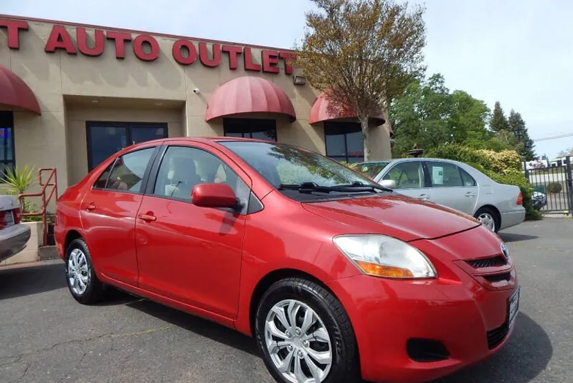 2008 Toyota Yaris S photo 1