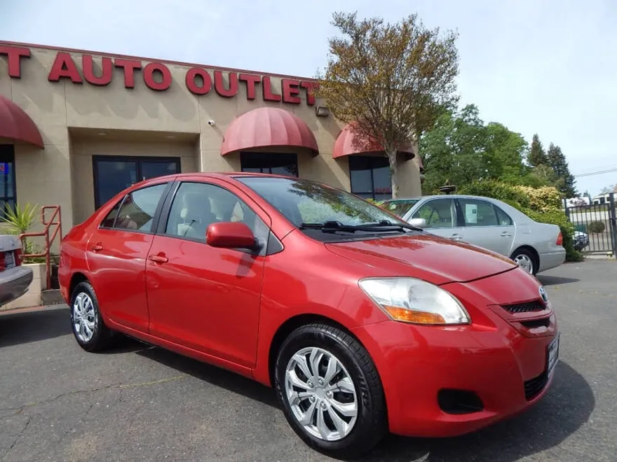 2008 Toyota Yaris S photo 1