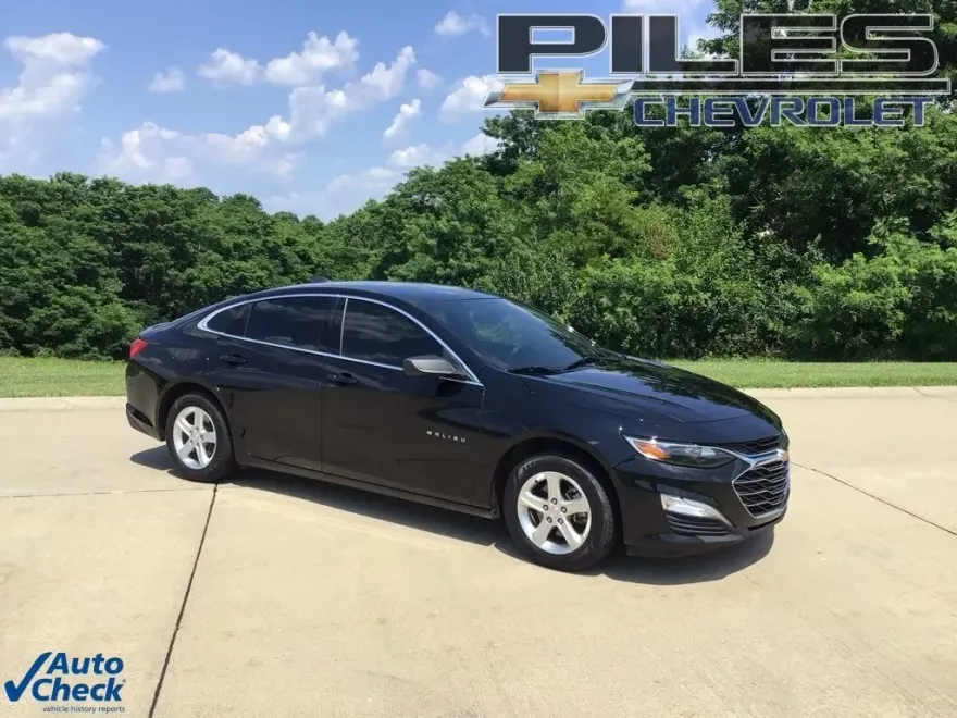 2020 Chevrolet Malibu LS photo 1
