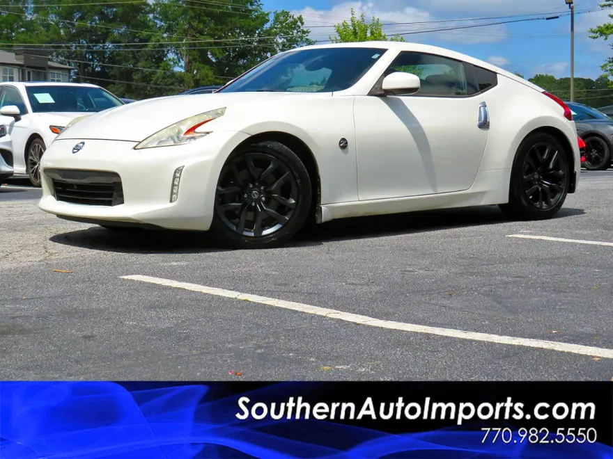 2016 Nissan 370Z Touring photo 1