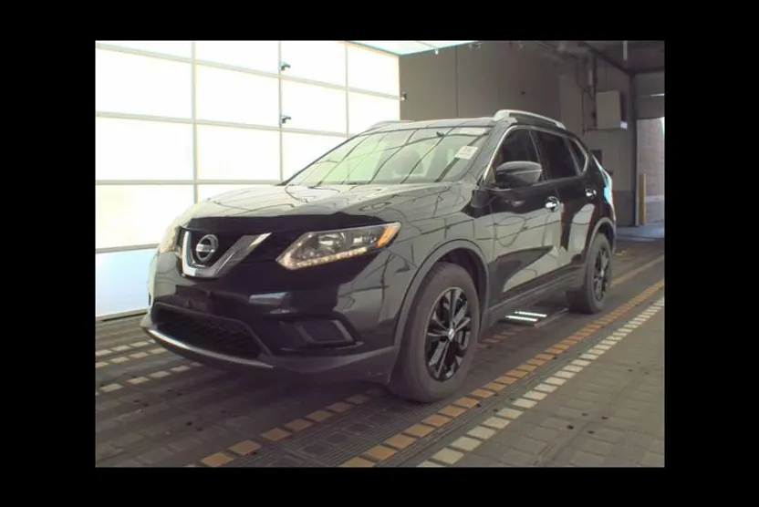 2016 Nissan Rogue SV photo 1