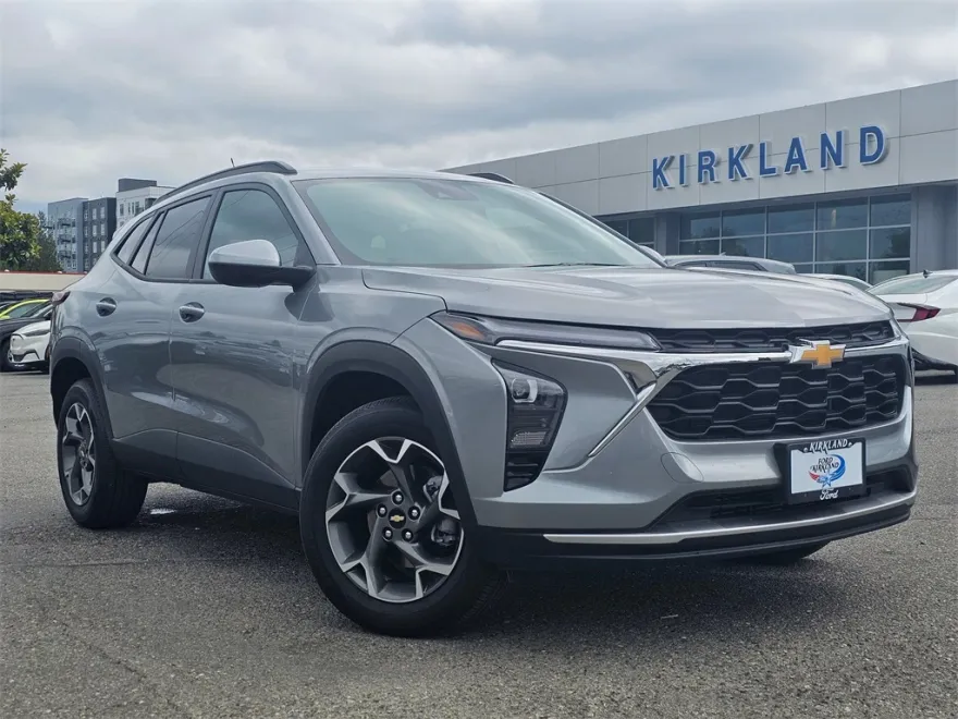2024 Chevrolet Trax LT photo 1