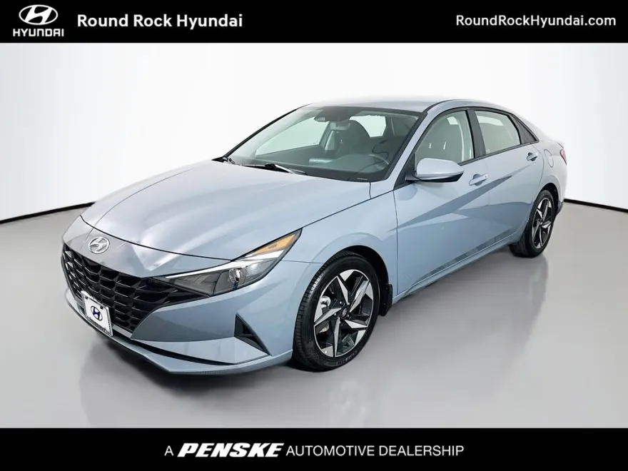 2023 Hyundai Elantra SEL photo 1