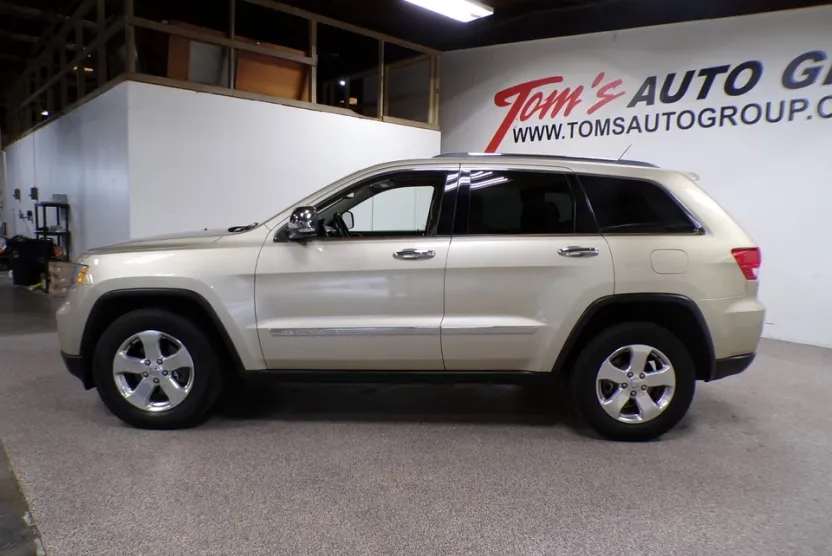 2011 Jeep Grand Cherokee Limited photo 1
