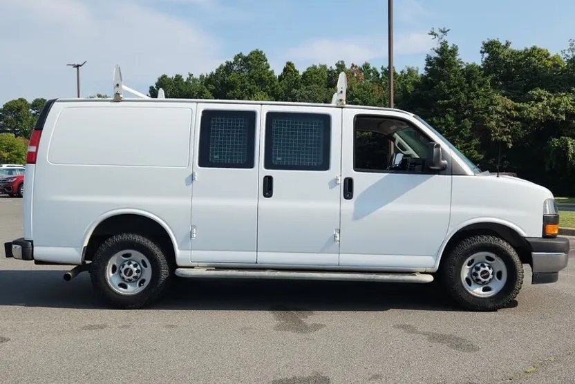 2017 Gmc Savana 2500 Cargo photo 1