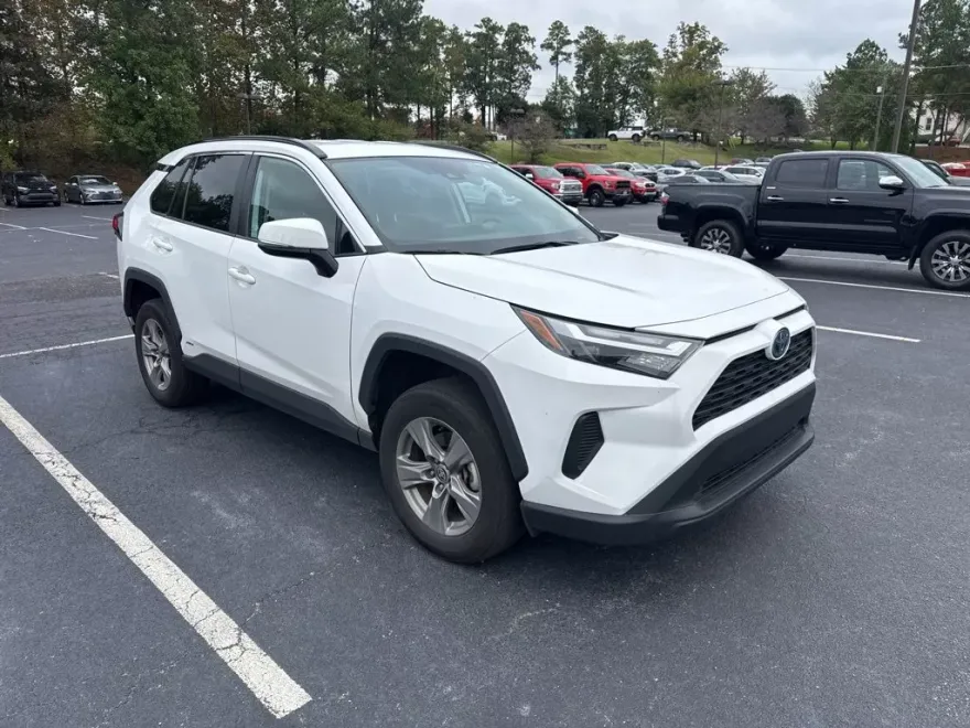2024 Toyota RAV4 Hybrid XLE photo 1