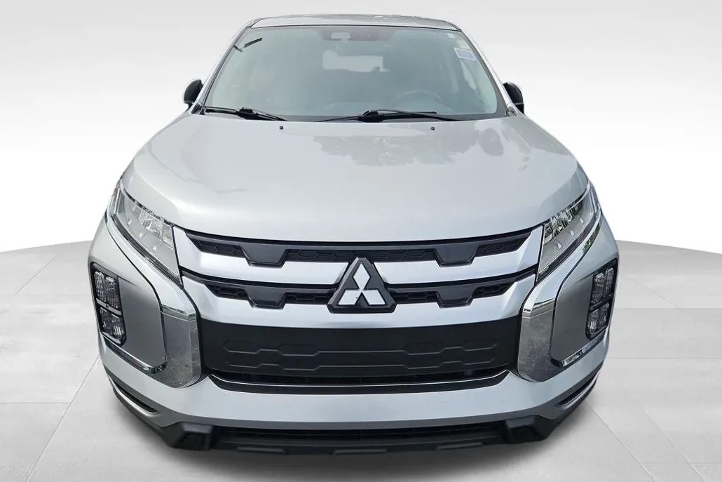 2024 Mitsubishi Outlander SE photo 1