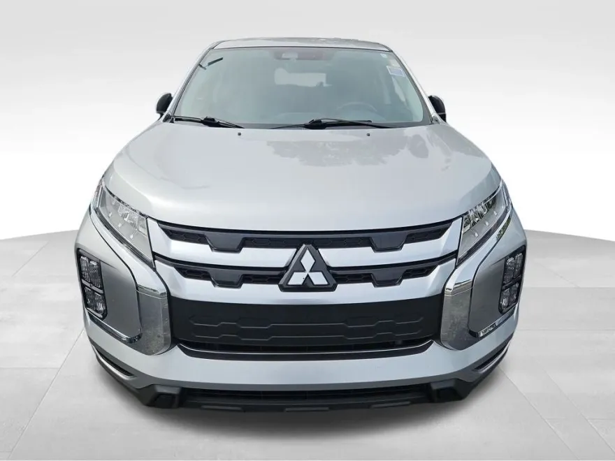 2024 Mitsubishi Outlander SE photo 1