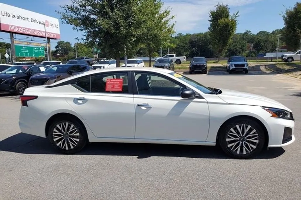 2025 Nissan Altima 2.5 SV photo 1