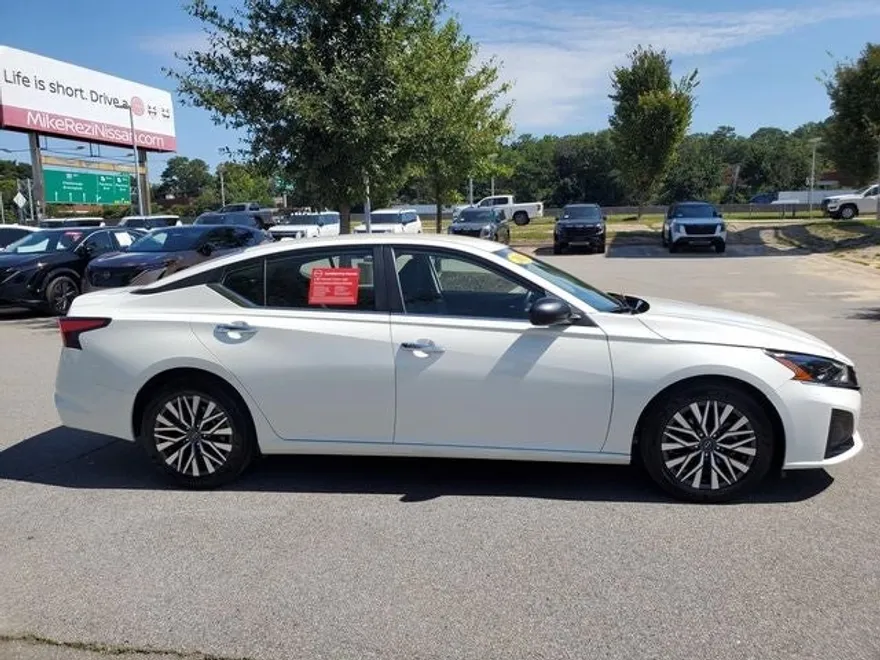2025 Nissan Altima 2.5 SV photo 1