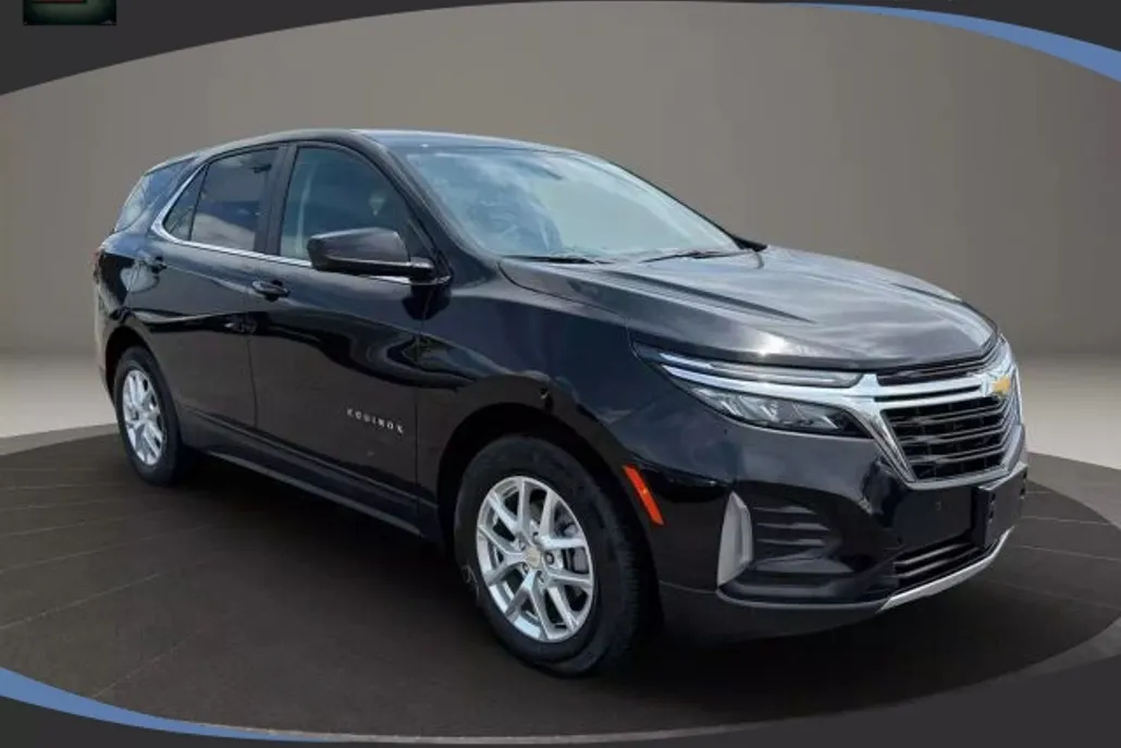 2024 Chevrolet Equinox LT photo 1