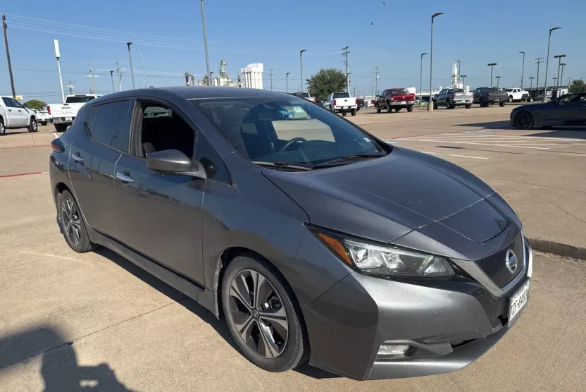 2021 Nissan Leaf SV photo 1