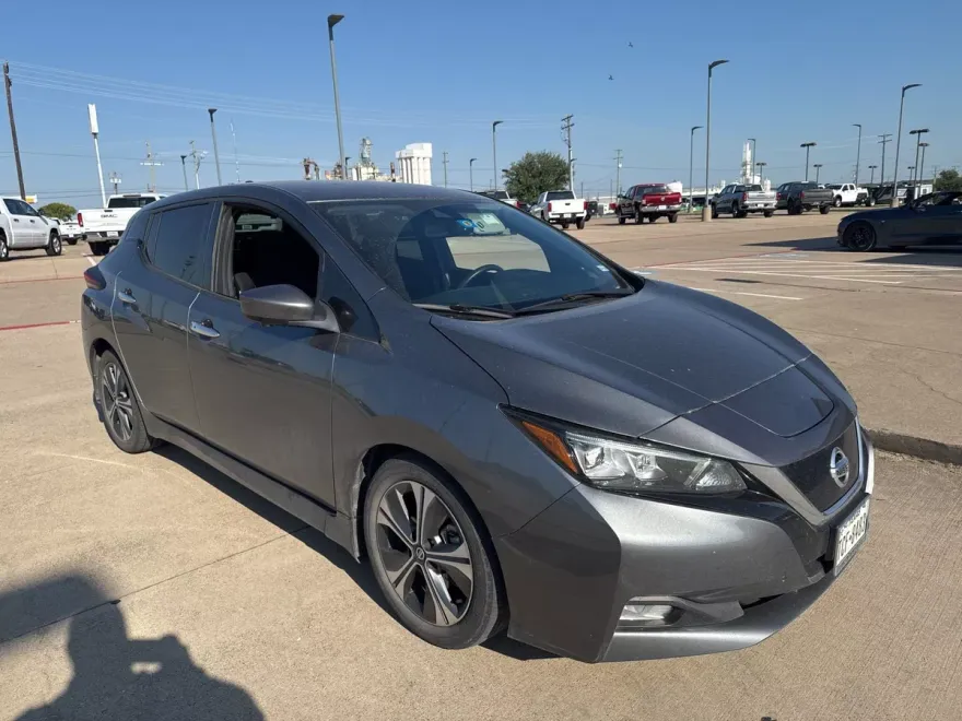 2021 Nissan Leaf SV photo 1