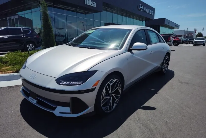 2024 Hyundai Ioniq 6 SEL photo 1
