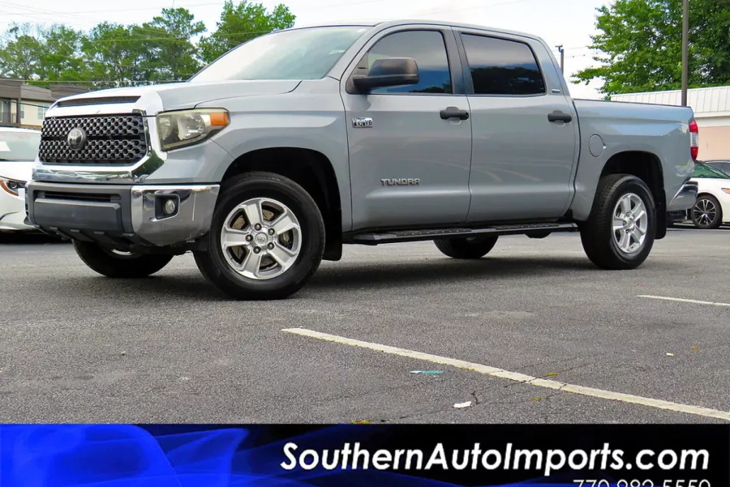 2018 Toyota Tundra SR5 CrewMax photo 1