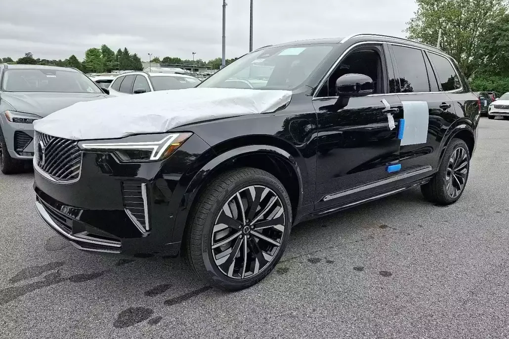 2026 Volvo XC90 T8 photo 1
