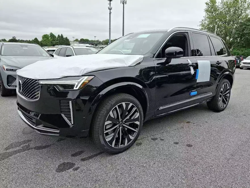 2026 Volvo XC90 T8 photo 1