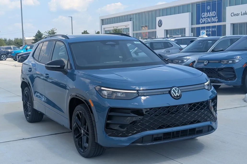 2025 Volkswagen Tiguan SE R-Line Black photo 1