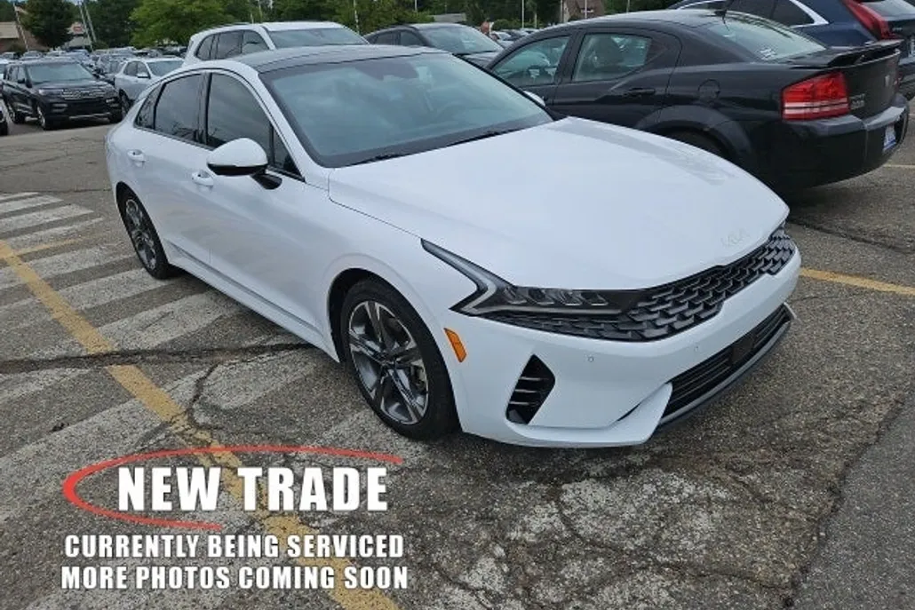 2022 Kia K5 EX photo 1