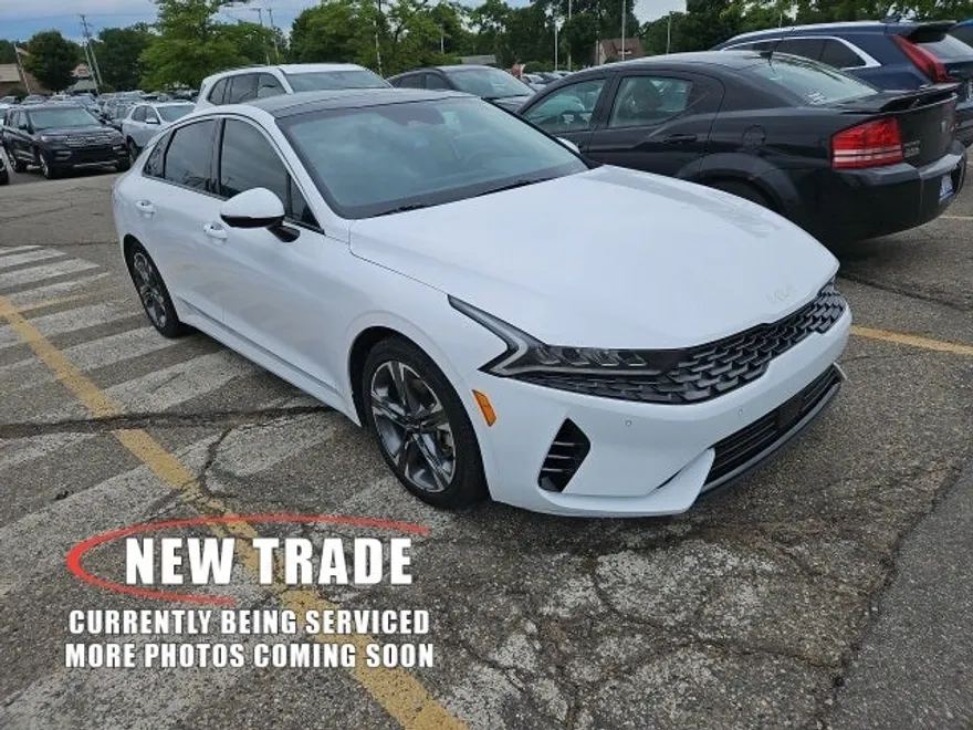 2022 Kia K5 EX photo 1