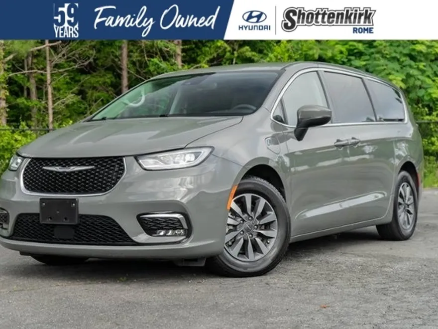 2023 Chrysler Pacifica Hybrid Touring L photo 1