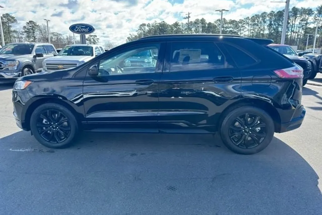 2024 Ford Edge SE photo 1