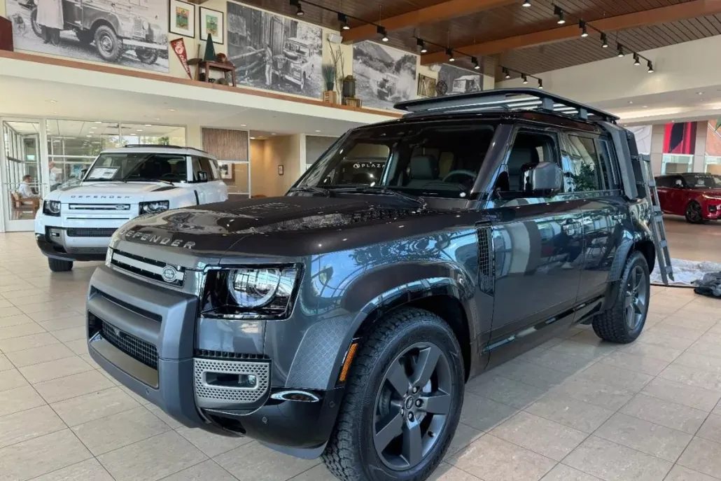 2025 Land Rover Defender 110 X-Dynamic SE photo 1