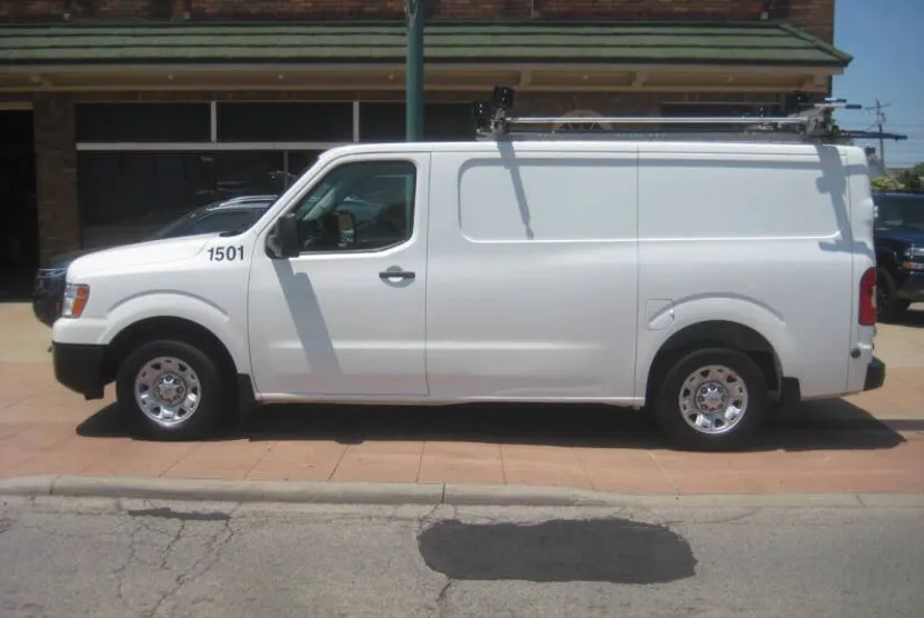 2019 Nissan NV2500 HD SV photo 1