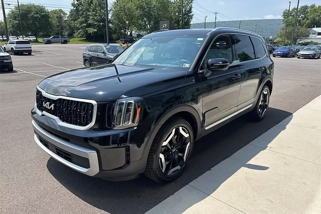 2023 Kia Telluride EX photo 1
