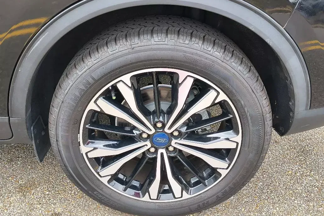 2021 Ford Escape SE photo 1
