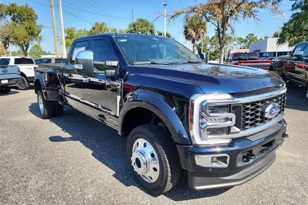 2025 Ford F-450 Platinum photo 1