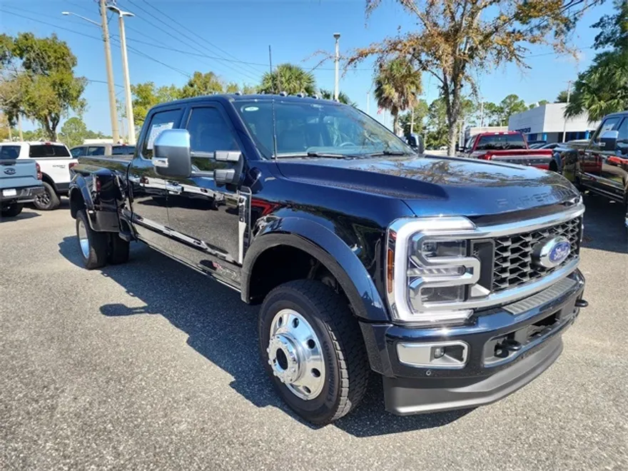 2025 Ford F-450 Platinum photo 1