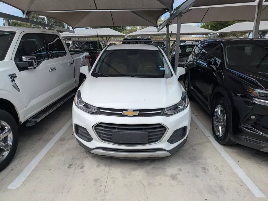 2020 Chevrolet Trax LT photo 1