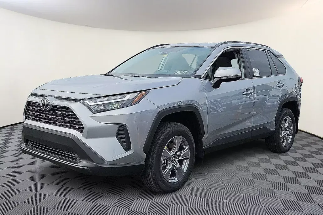2025 Toyota RAV4 XLE photo 1