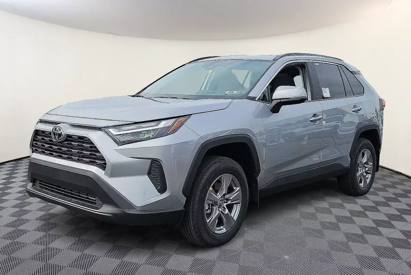 2025 Toyota RAV4 XLE photo 1