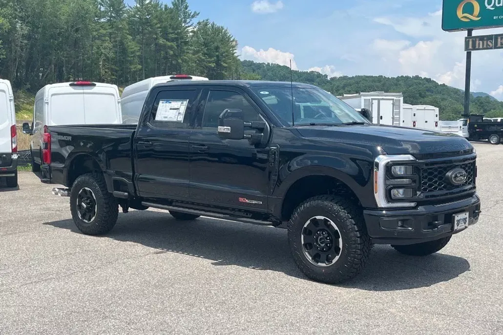 2025 Ford F-350 Lariat photo 1
