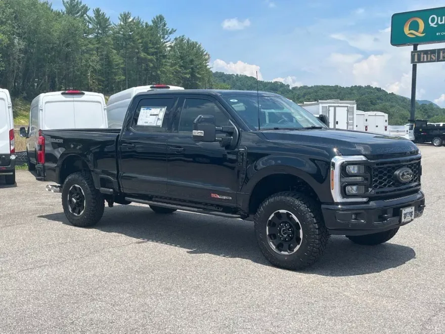 2025 Ford F-350 Lariat photo 1