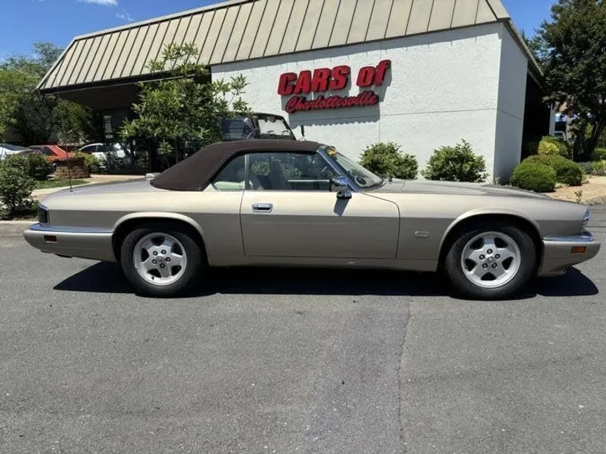 1995 Jaguar XJ photo 1