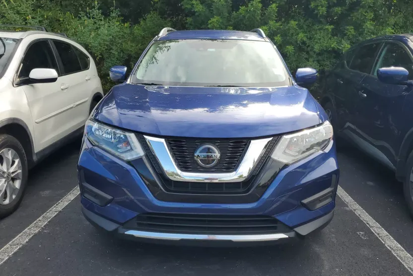 2020 Nissan Rogue SV photo 1
