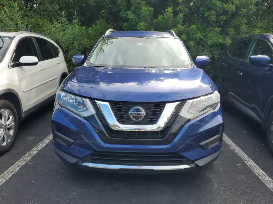 2020 Nissan Rogue SV photo 1