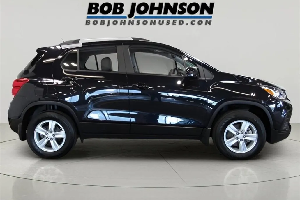 2022 Chevrolet Trax LT photo 1