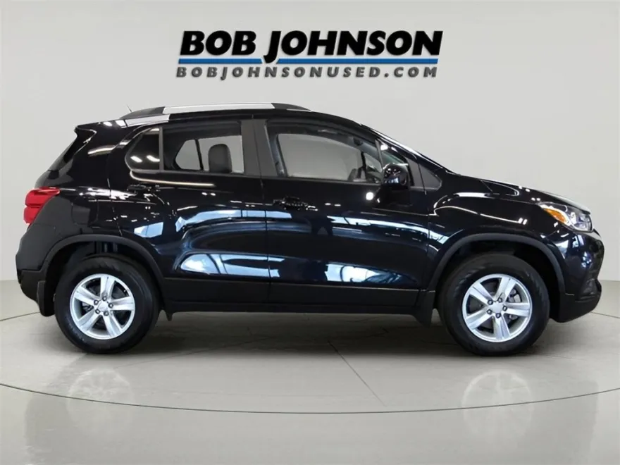 2022 Chevrolet Trax LT photo 1