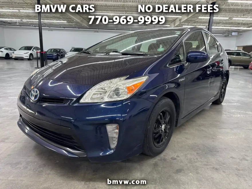 2014 Toyota Prius Three photo 1