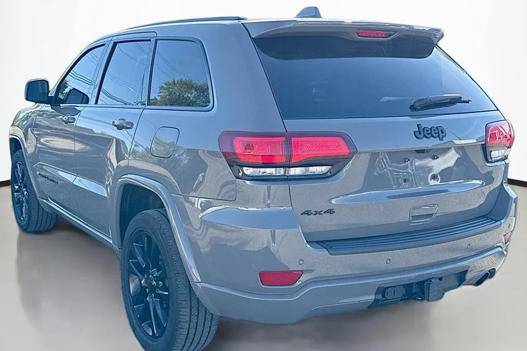 2021 Jeep Grand Cherokee Laredo X photo 1