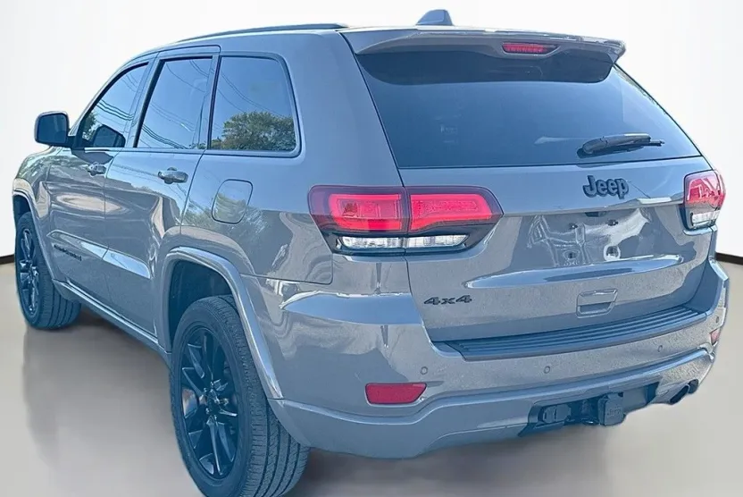2021 Jeep Grand Cherokee Laredo X photo 1
