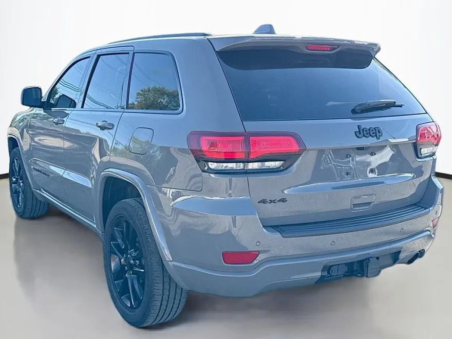 2021 Jeep Grand Cherokee Laredo X photo 1