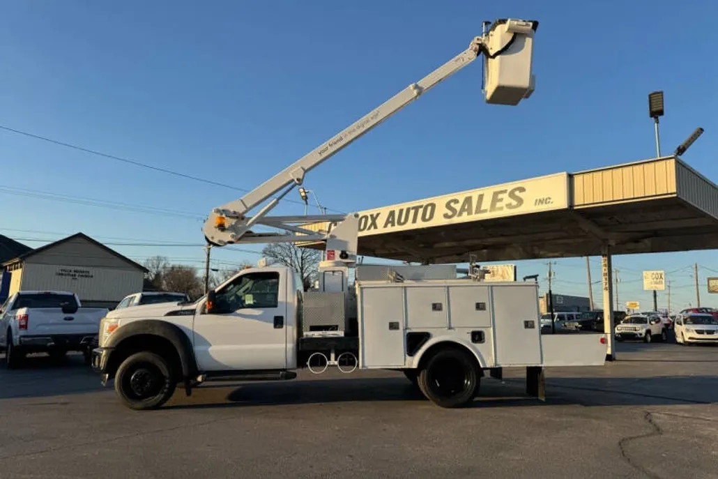 2012 Ford F-550 photo 1