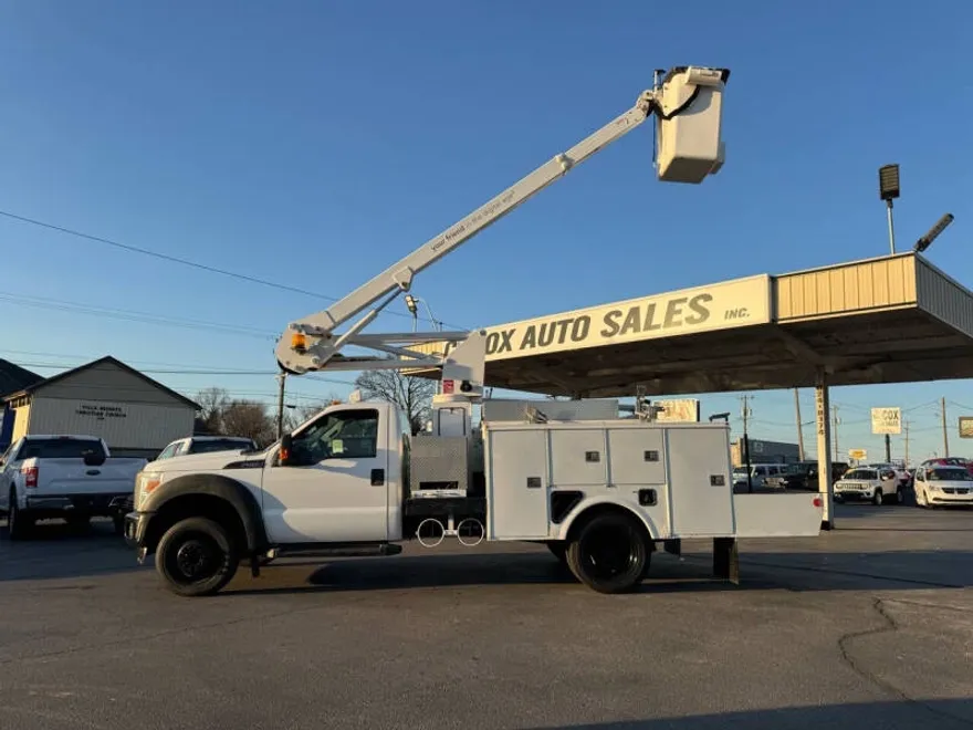 2012 Ford F-550 photo 1