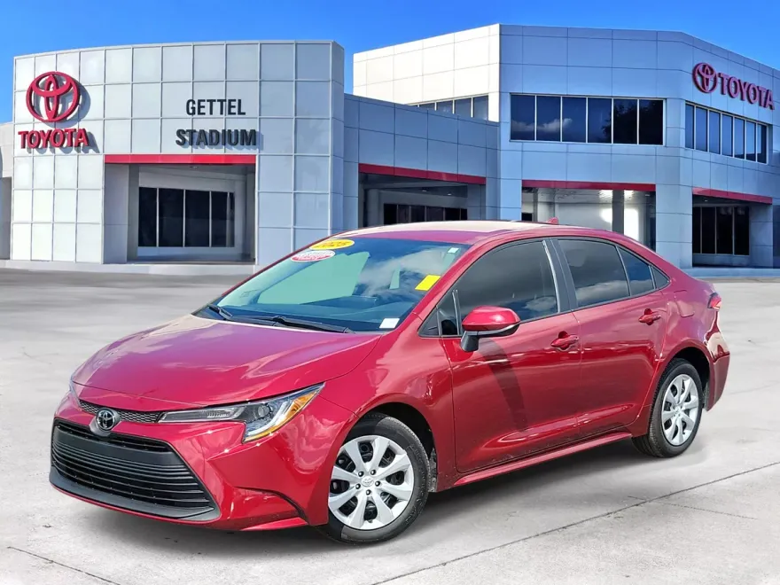 2025 Toyota Corolla LE photo 1