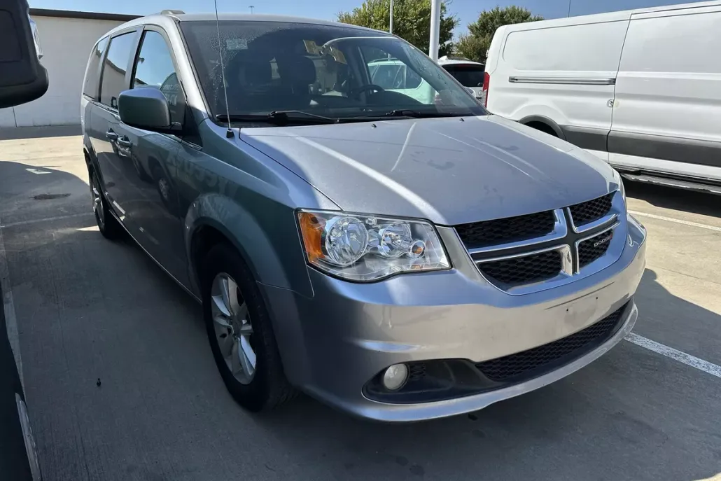 2019 Dodge Grand Caravan SXT photo 1